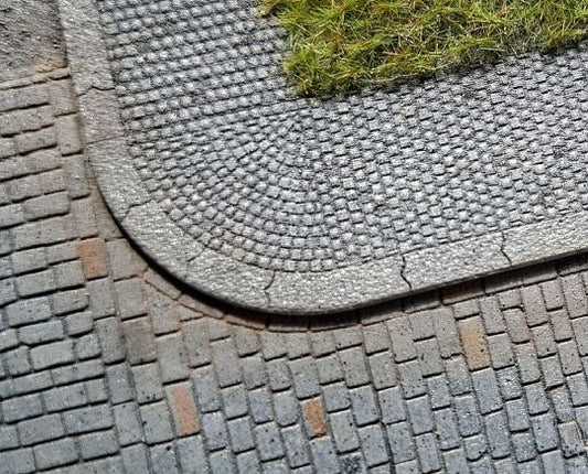 Gehwege mit Bordsteinen H0