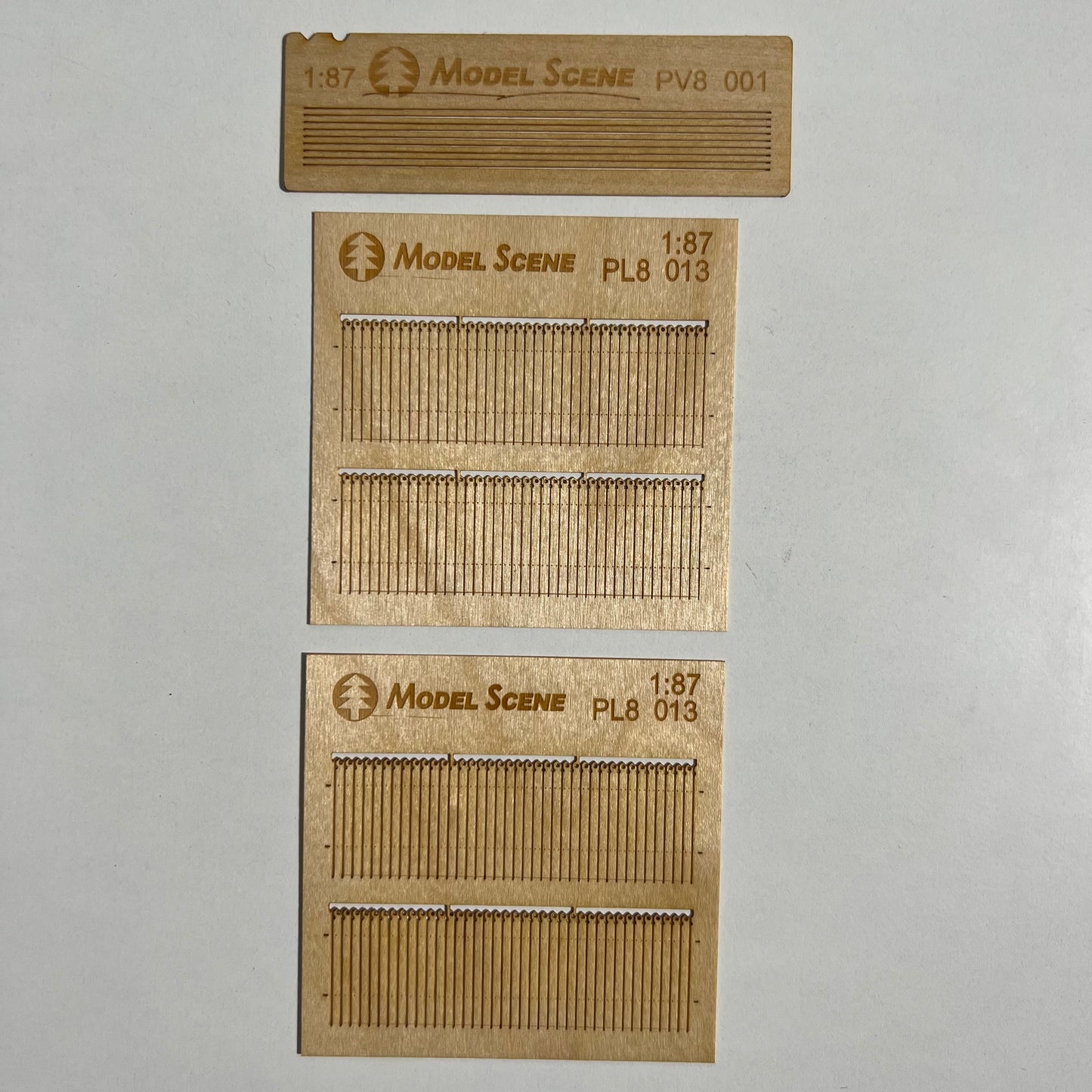 Bretterumzäunung mit Schmuckrändern, Bohrung, 1:87 - Langmesser-Modellwelt - Model-Scene