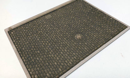 Gerade Straße - Kopfsteinpflaster mit 2 Kanaldeckeln 1:45 - Langmesser-Modellwelt - Model-Scene