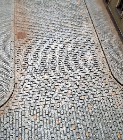 Kopfsteinpflasterstraße – T-Kreuzung H0