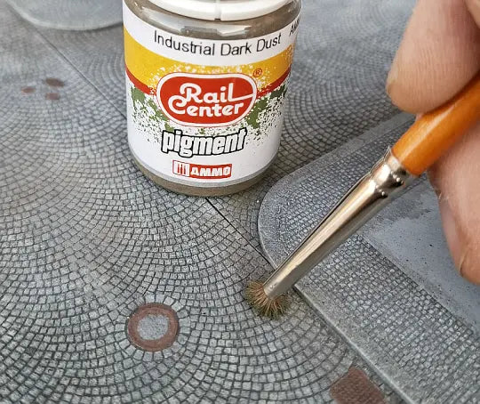 Kopfsteinpflaster mit 2 Kanaldeckeln 1:87