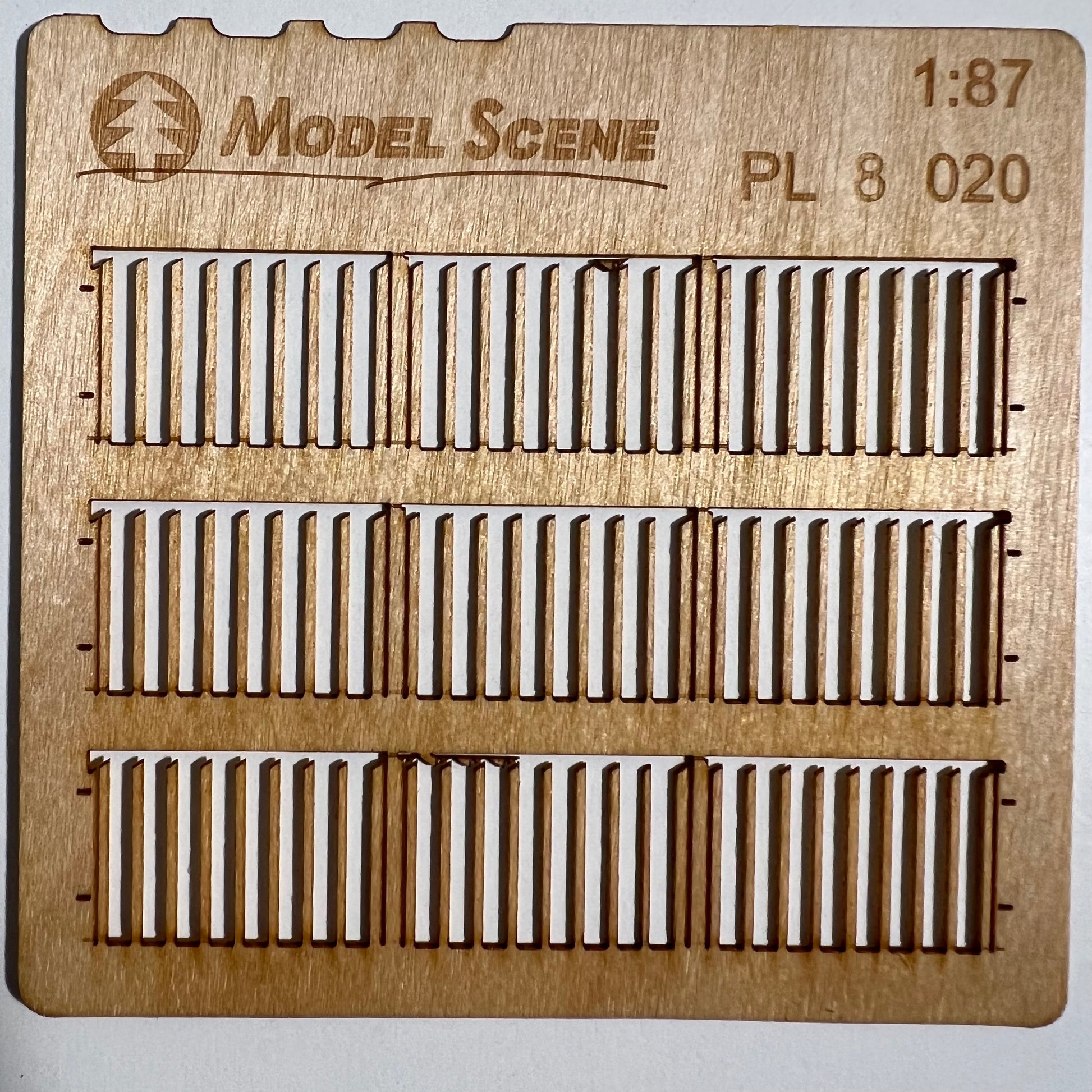Bretterzaun - schmale Bretter, schiefer Rand , 1:87 - Langmesser-Modellwelt